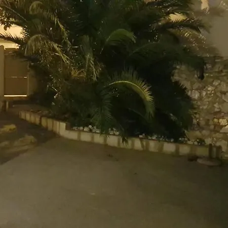 Gite Du Stade Le Studio Cour Parking Et Piscine Partagee Marselha Exterior foto