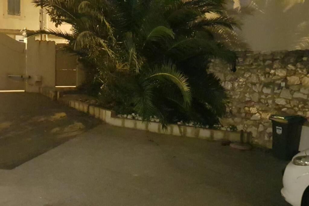 Du Stade Le Cour Parking Et Piscine Partagee Apartamento